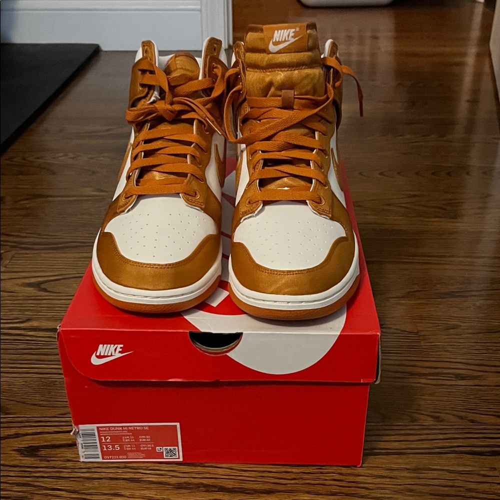Nike Dunk Hi Retro SE Monarch/Monarch-Sail